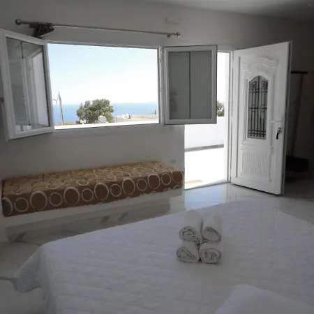 Triena Fira (Santorini)
