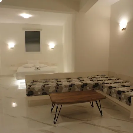 Triena Fira (Santorini)