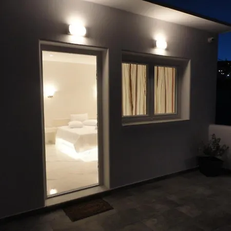 Triena Apartment *