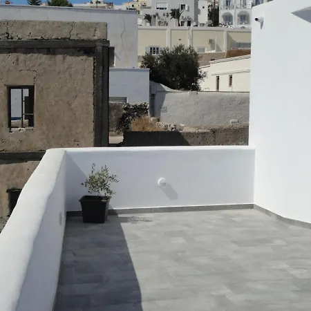 Triena * Fira (Santorini)