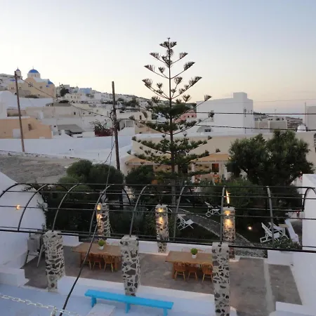 Triena Apartment *