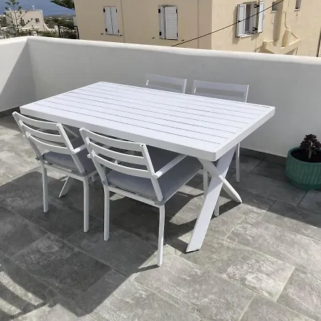 Triena Fira (Santorini)