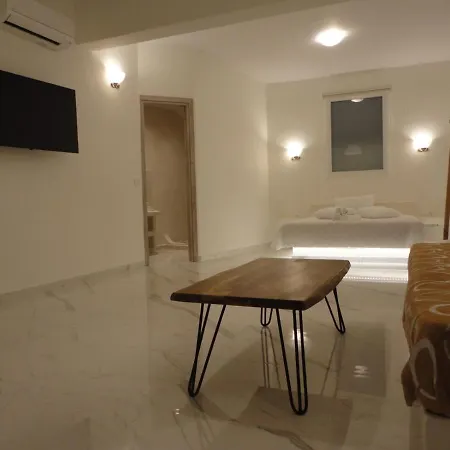 Triena Lägenhet Fira (Santorini)