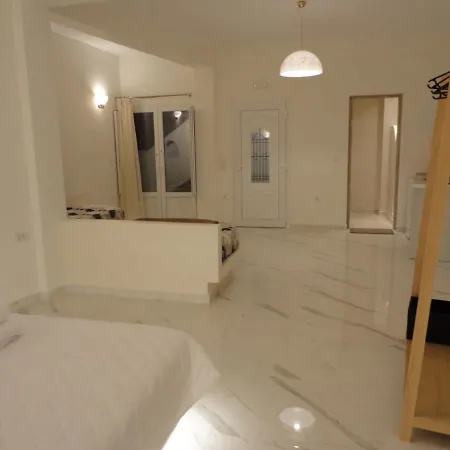 Triena Lägenhet Fira (Santorini)